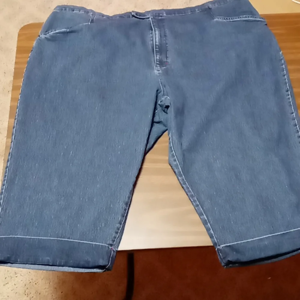 Liz & Me Signature Cuffed Jean Capris Size 28W - Picture 1 of 4